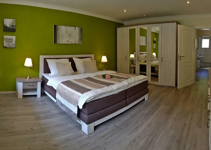 Roosartige Ferien - Am Weiherturm Apartment *